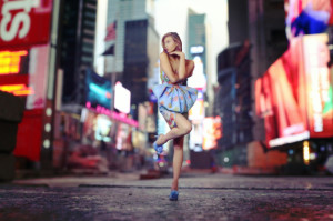 Karlie Kloss 3d printing NYC Time SQ
